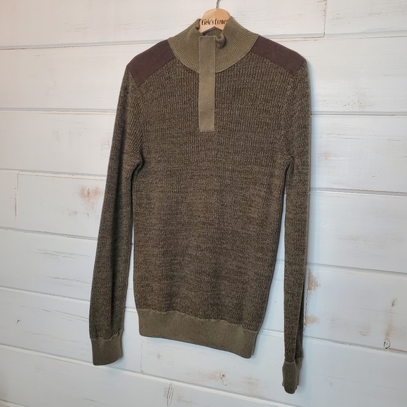 Banana Republic Military Green Shoulder Patch Sweater Size Small - Picture 4 of 11